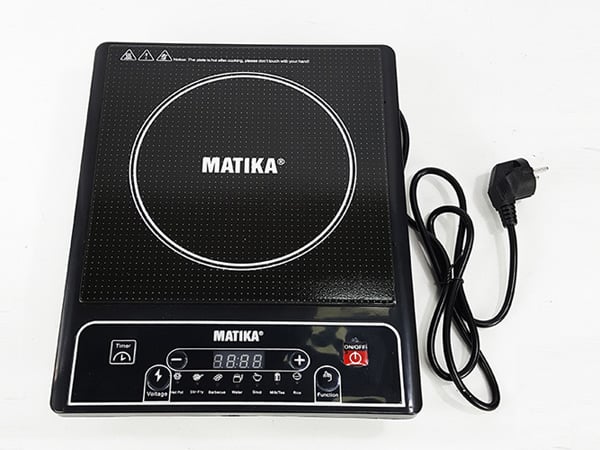 Mặt bếp được làm từ chất liệu kính cao cấp Mặt bếp được làm từ chất liệu kính cao cấp