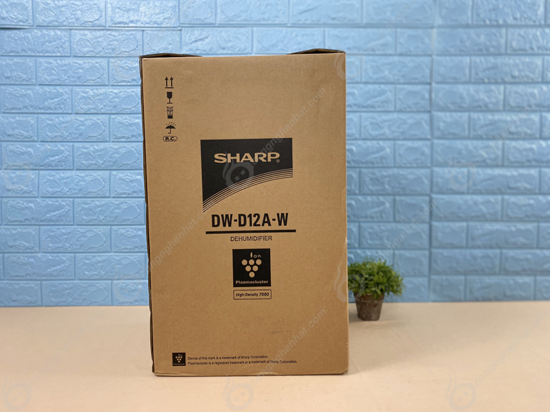 Máy hút ẩm Sharp DW-D12A-W 12L nước / ngày Máy hút ẩm Sharp DW-D12A-W