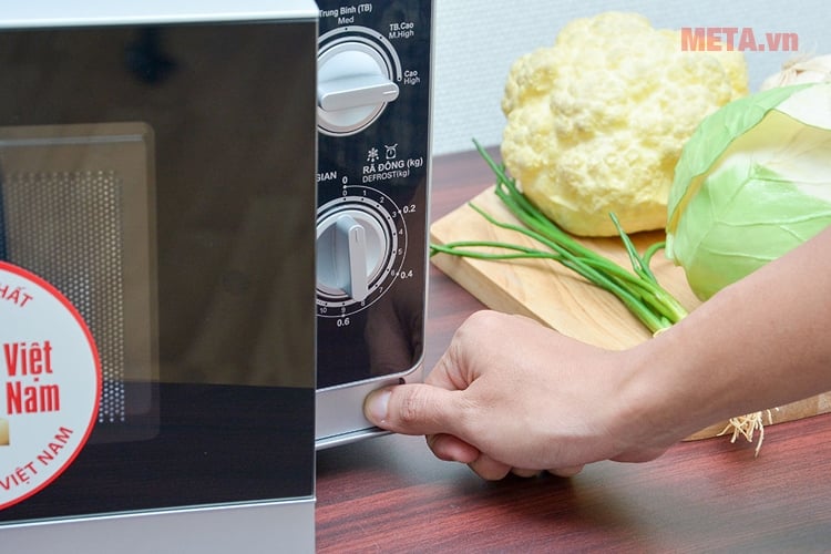 Lò vi sóng Sharp R-205VN-S dạng núm cơ Lò vi sóng cơ