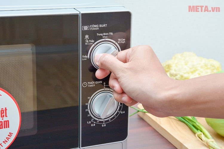 Lò vi sóng Sharp R-205VN-S có bảng điều khiển tiếng Việt Lò vi sóng đa năng
