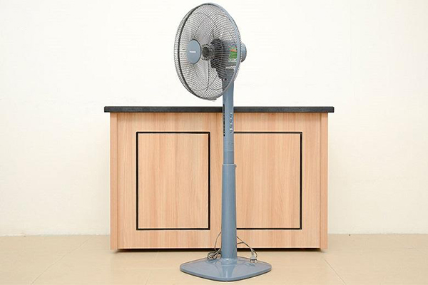 Quạt Đứng Panasonic F-409KB 