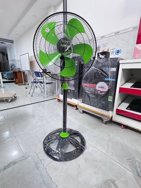 Quạt SENKO 1801 size đại Thông số kỹ thuật Model: DCN1801 Nhà sản xuất: Senko Xuất xứ: Việt Nam Thời gian bảo hành: 12 tháng Loại quạt điện: Quạt đứng Công suất: